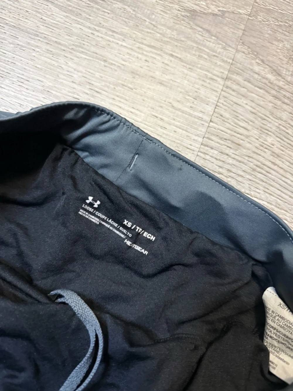 •UNDER ARMOUR• RUNNING SHORTS - Picture 6 of 6